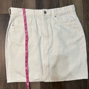 H&M white denim skirt Sz 10. NWT